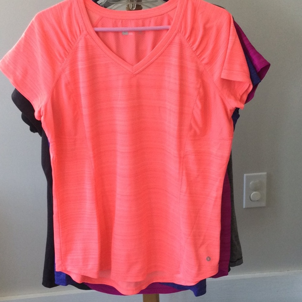 Xersion v-neck top